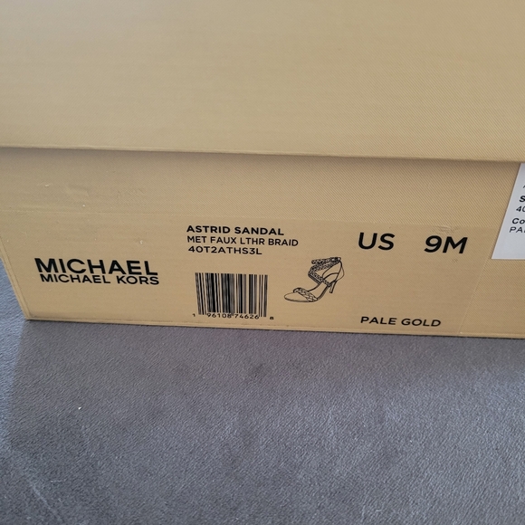 Shoes - Picture 3 of 6